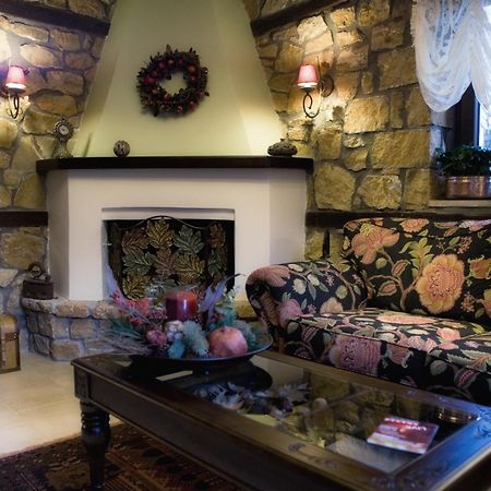 Archontiko Emmanouilidi Suites Káto Loutrákion Екстериор снимка