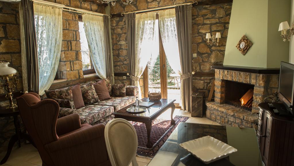 Archontiko Emmanouilidi Suites Káto Loutrákion Екстериор снимка
