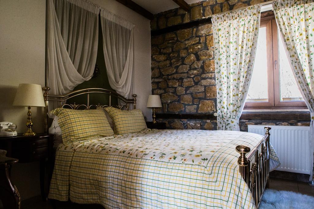 Archontiko Emmanouilidi Suites Káto Loutrákion Екстериор снимка