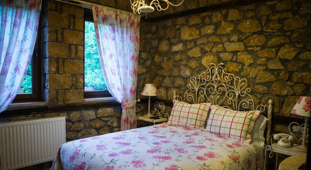 Archontiko Emmanouilidi Suites Káto Loutrákion Екстериор снимка