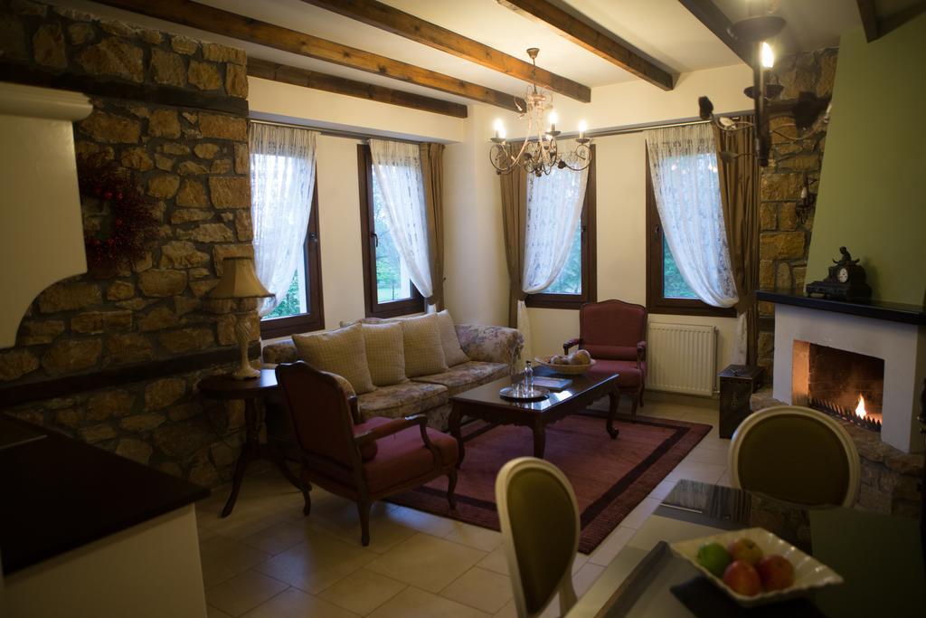 Archontiko Emmanouilidi Suites Káto Loutrákion Екстериор снимка