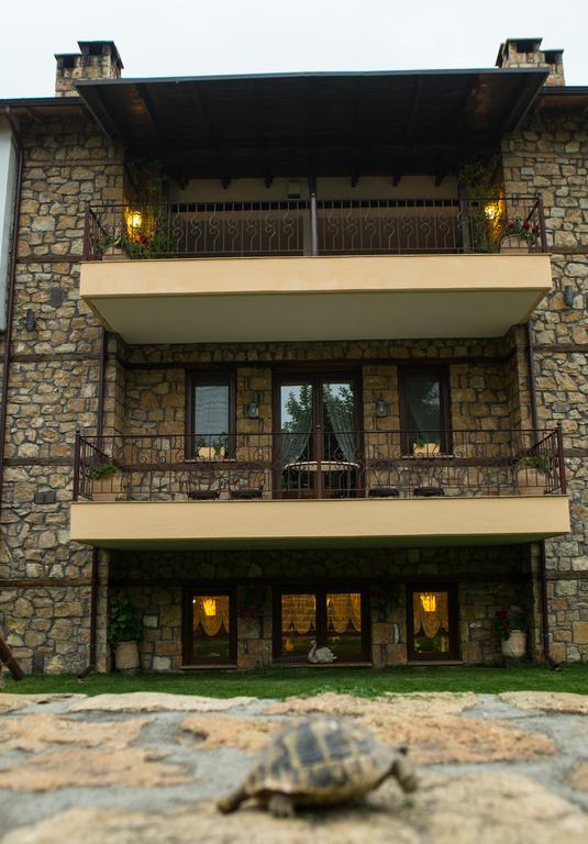 Archontiko Emmanouilidi Suites Káto Loutrákion Екстериор снимка