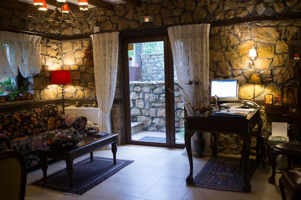 Archontiko Emmanouilidi Suites Káto Loutrákion Екстериор снимка