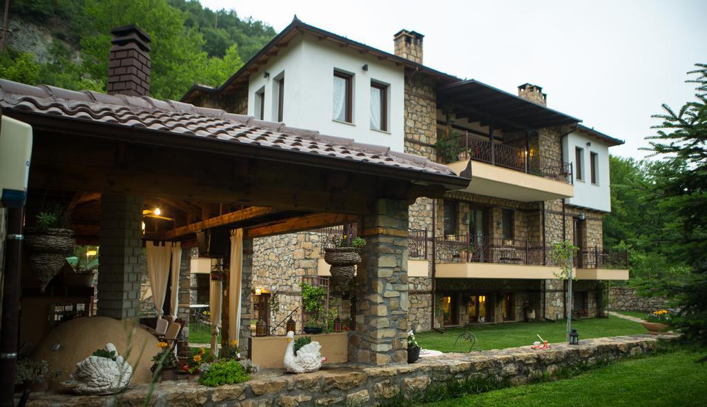 Archontiko Emmanouilidi Suites Káto Loutrákion Екстериор снимка