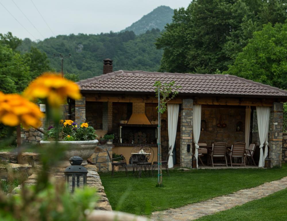 Archontiko Emmanouilidi Suites Káto Loutrákion Екстериор снимка