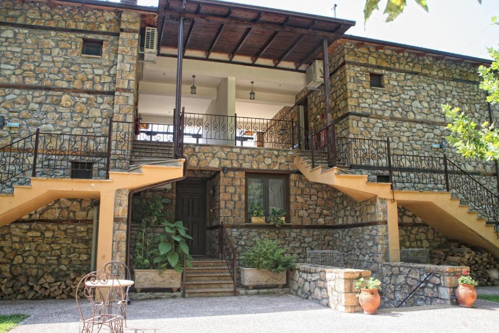Archontiko Emmanouilidi Suites Káto Loutrákion Екстериор снимка