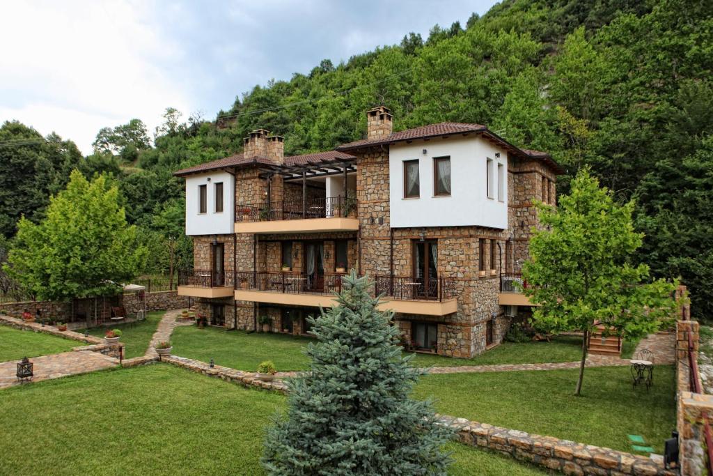 Archontiko Emmanouilidi Suites Káto Loutrákion Екстериор снимка